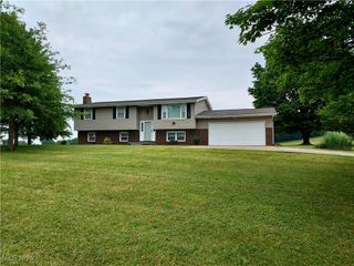 1990 Belfort Avenue NE, Louisville, OH 44641