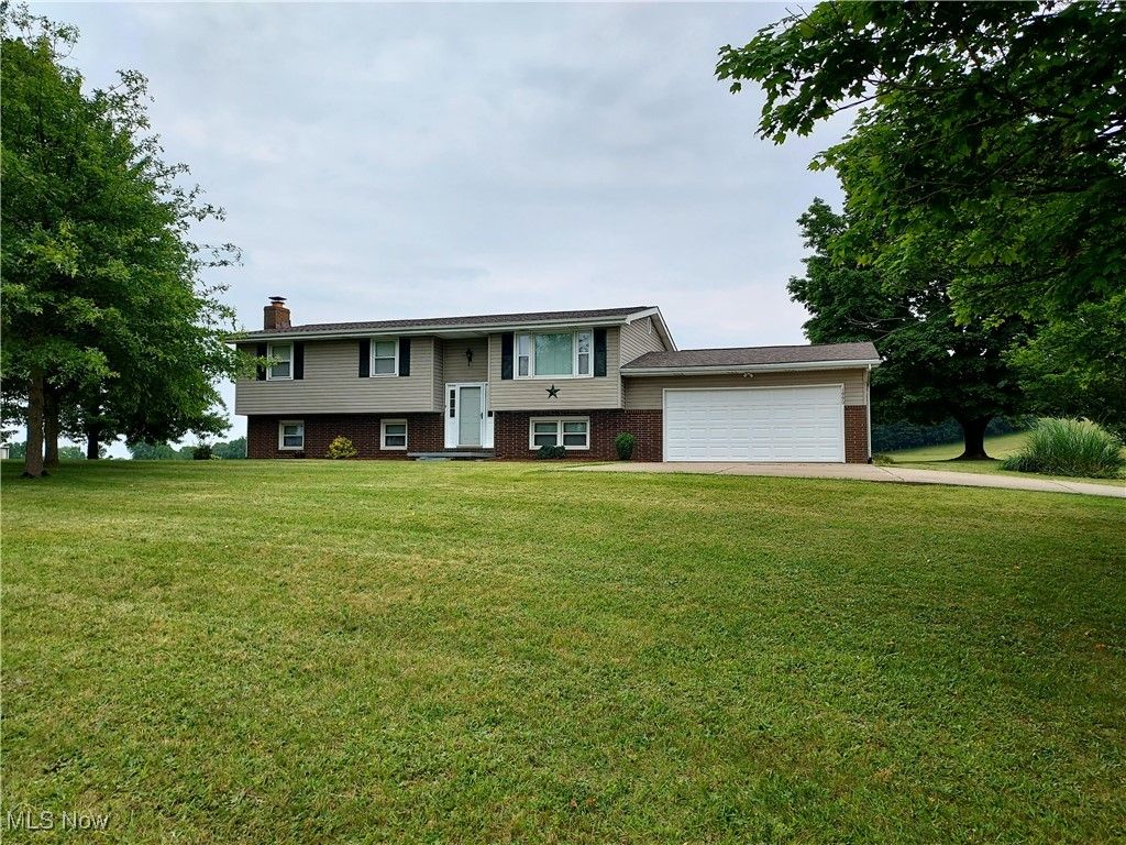 1990 Belfort Avenue NE, Louisville, OH 44641