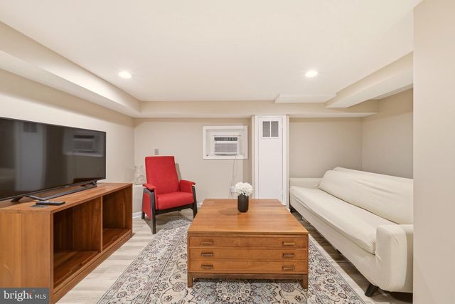 901 BUTTERNUT ST NW, Washington, DC 20012