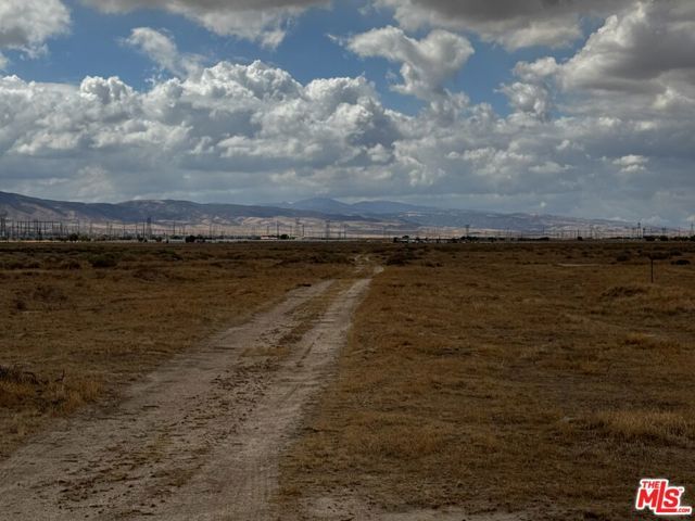 75 W St Street, Lancaster, CA 93536