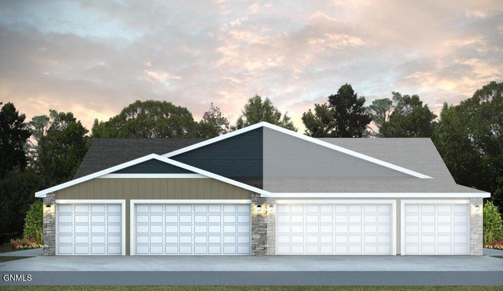 2916 Clear Creek Loop SE, Mandan, ND 58554 photo 1