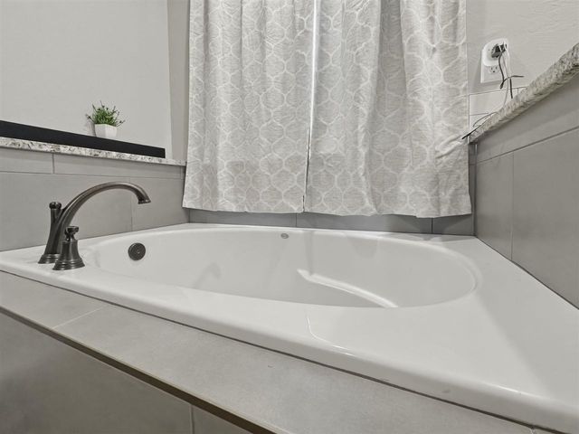 4304 SW Brandon Ln, Lawton, OK 73505