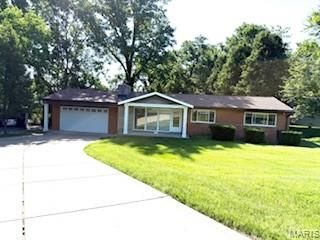 8423 Louwen Drive, Clayton, MO 63124