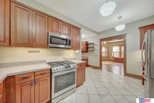 1975 B Street, Lincoln, NE 68502