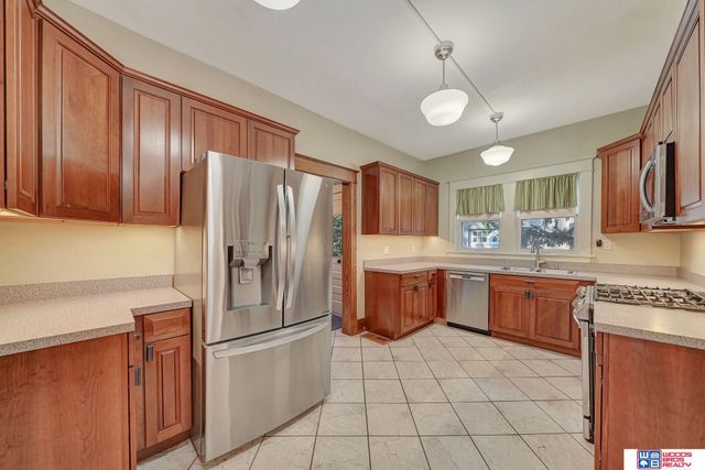 1975 B Street, Lincoln, NE 68502