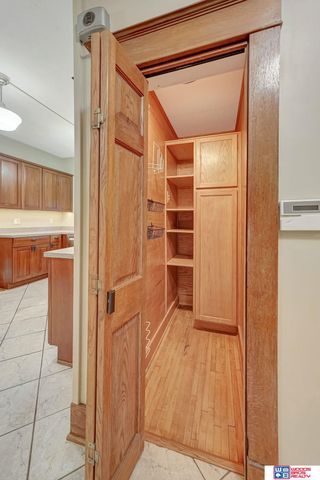 1975 B Street, Lincoln, NE 68502