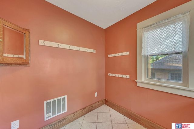 1975 B Street, Lincoln, NE 68502