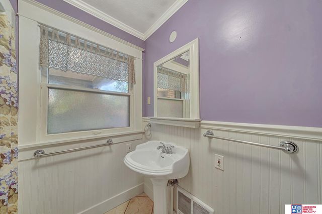 1975 B Street, Lincoln, NE 68502