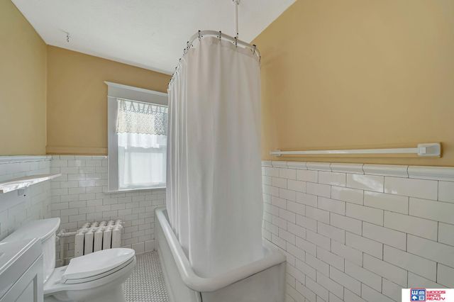 1975 B Street, Lincoln, NE 68502