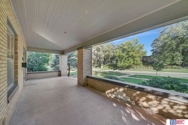 1975 B Street, Lincoln, NE 68502