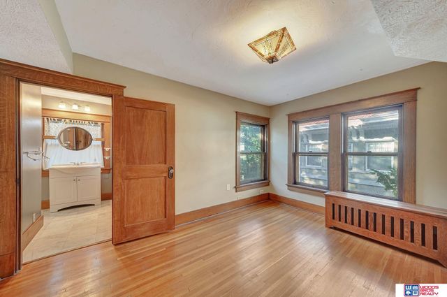 1975 B Street, Lincoln, NE 68502