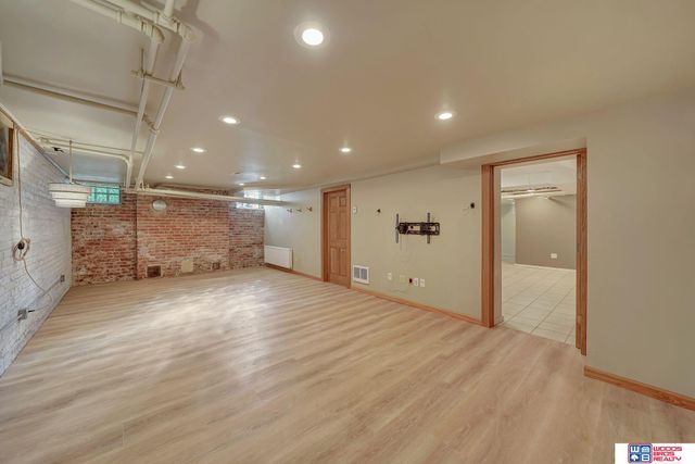 1975 B Street, Lincoln, NE 68502