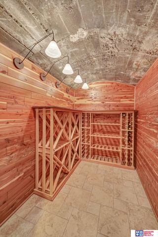 1975 B Street, Lincoln, NE 68502