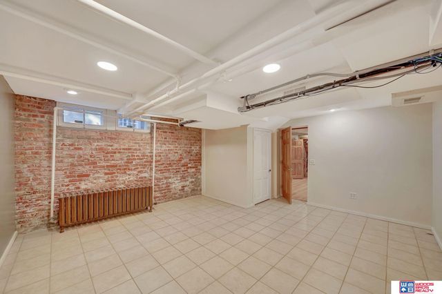 1975 B Street, Lincoln, NE 68502