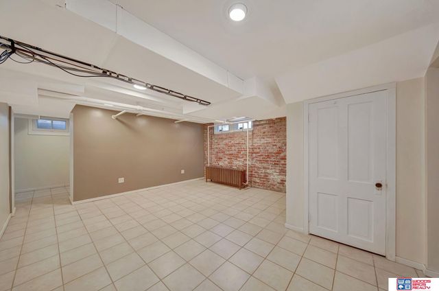 1975 B Street, Lincoln, NE 68502