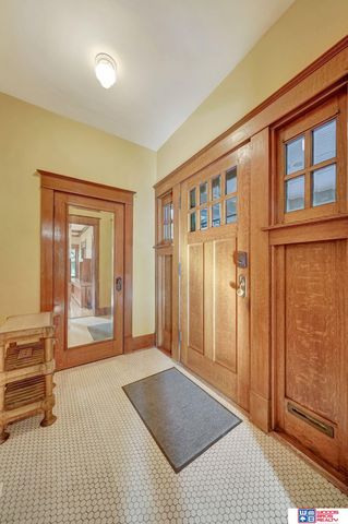 1975 B Street, Lincoln, NE 68502