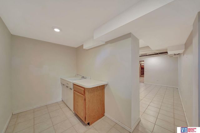 1975 B Street, Lincoln, NE 68502