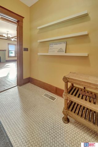 1975 B Street, Lincoln, NE 68502