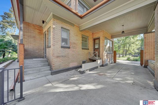 1975 B Street, Lincoln, NE 68502