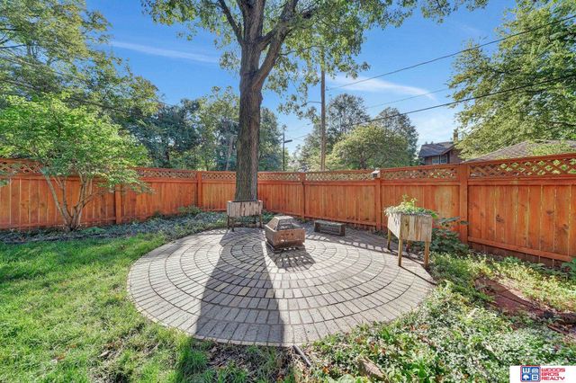 1975 B Street, Lincoln, NE 68502