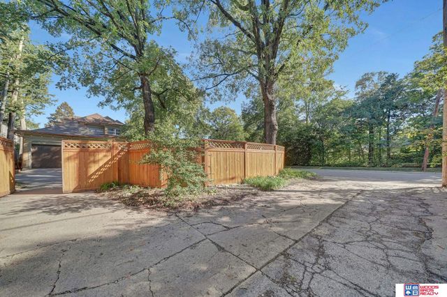 1975 B Street, Lincoln, NE 68502