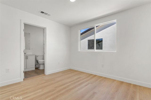 705 W 80th, Los Angeles, CA 90044