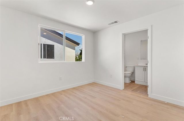 705 W 80th, Los Angeles, CA 90044