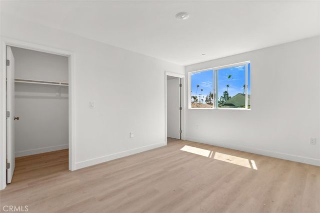 705 W 80th, Los Angeles, CA 90044