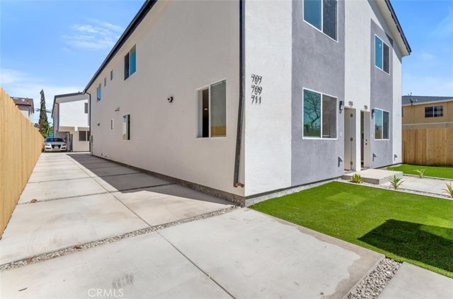 705 W 80th, Los Angeles, CA 90044