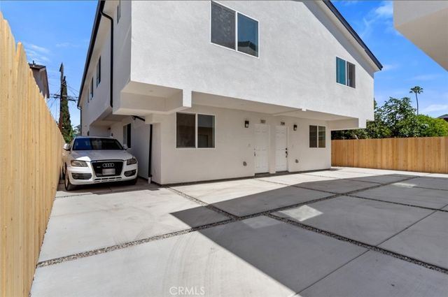 705 W 80th, Los Angeles, CA 90044