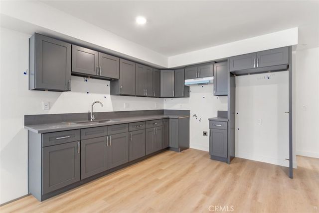 705 W 80th, Los Angeles, CA 90044