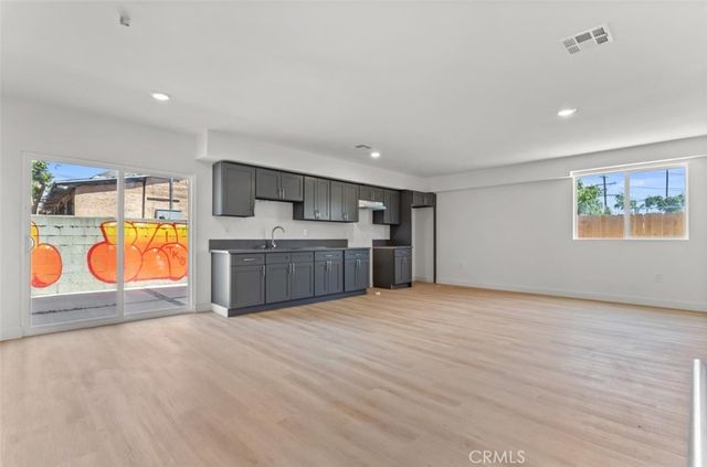 705 W 80th, Los Angeles, CA 90044