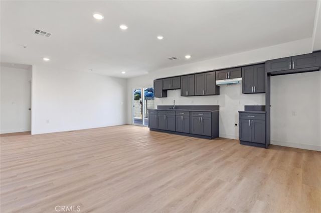 705 W 80th, Los Angeles, CA 90044