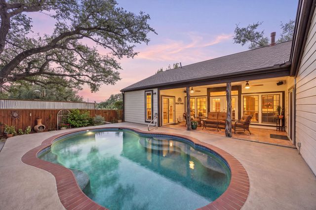 301 Riverview DR, Georgetown, TX 78628