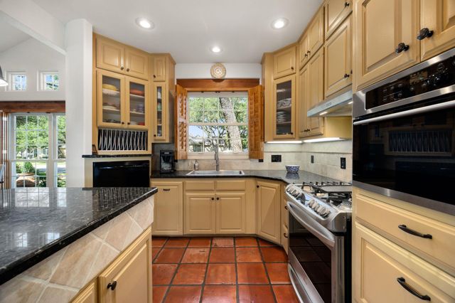 301 Riverview DR, Georgetown, TX 78628