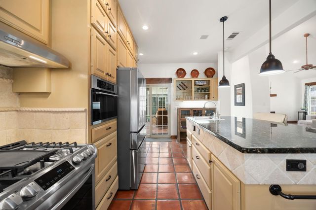 301 Riverview DR, Georgetown, TX 78628
