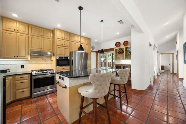 301 Riverview DR, Georgetown, TX 78628