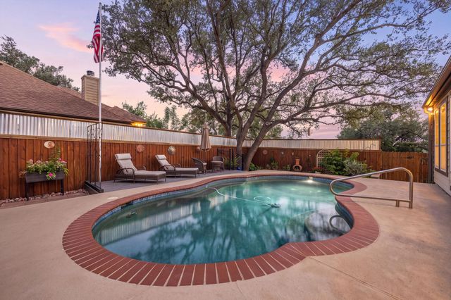 301 Riverview DR, Georgetown, TX 78628