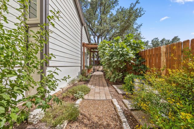 301 Riverview DR, Georgetown, TX 78628