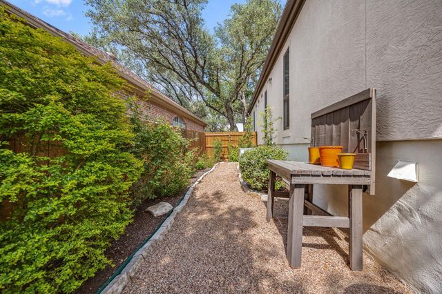 301 Riverview DR, Georgetown, TX 78628