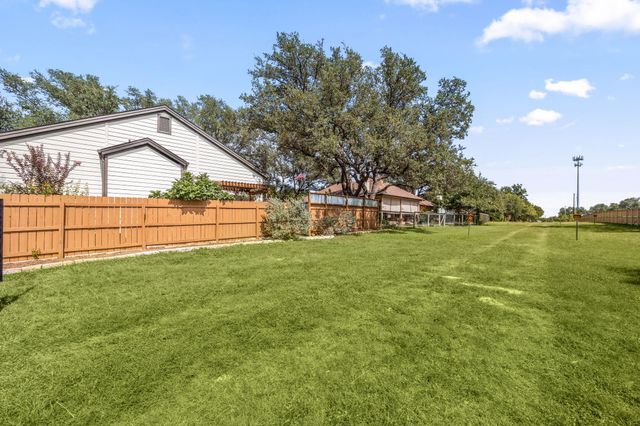 301 Riverview DR, Georgetown, TX 78628