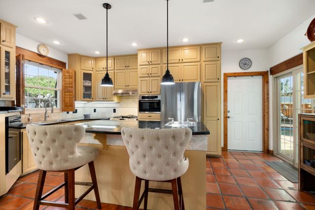 301 Riverview DR, Georgetown, TX 78628