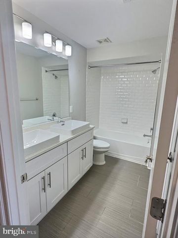 2179 HALF MOON PL NE, Washington, DC 20018