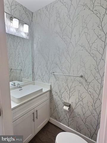 2179 HALF MOON PL NE, Washington, DC 20018