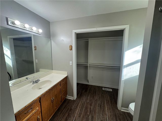 100 W Lincoln Street, Searcy, AR 72143