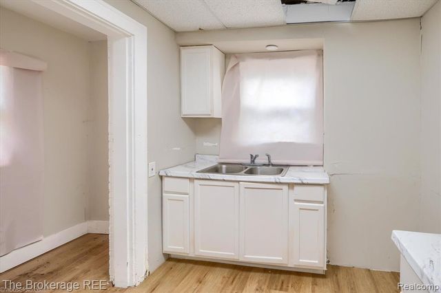 808 N Chevrolet Avenue, Flint, MI 48504