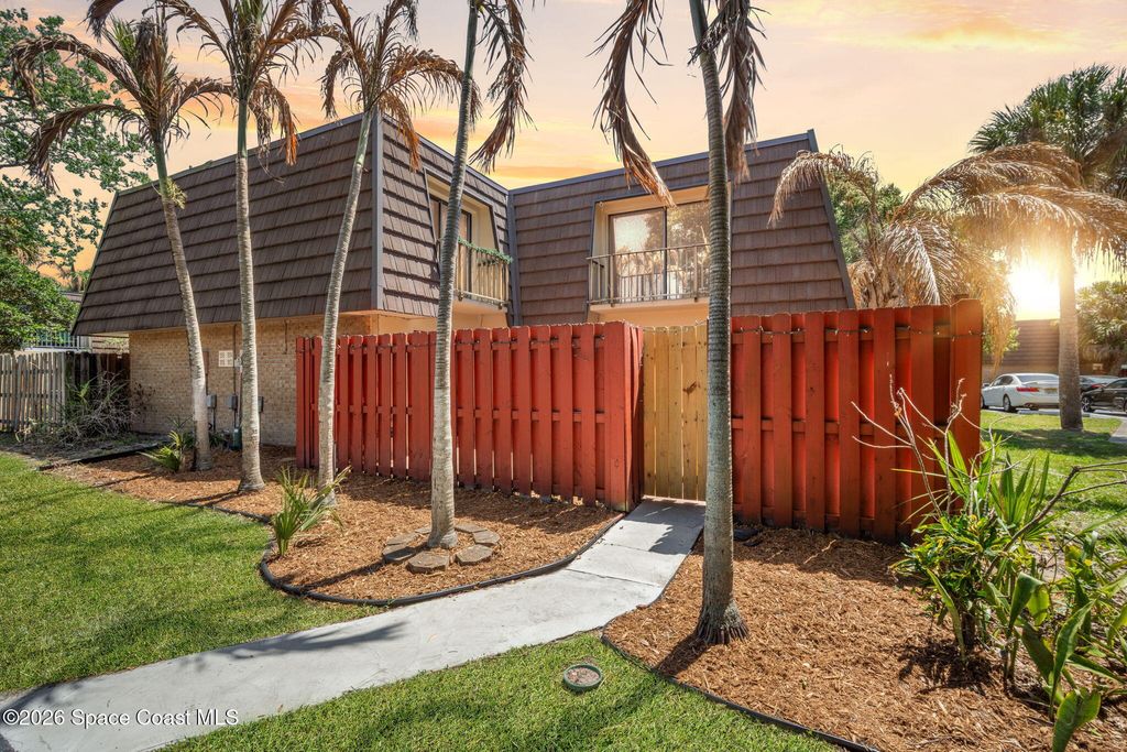 1812 Vista Oaks Circle NE, Palm Bay, FL 32905