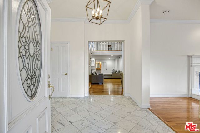 3690 Crownridge Drive, Sherman Oaks, CA 91403