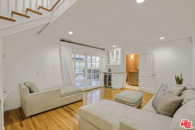 3690 Crownridge Drive, Sherman Oaks, CA 91403