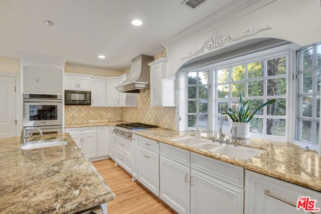 3690 Crownridge Drive, Sherman Oaks, CA 91403